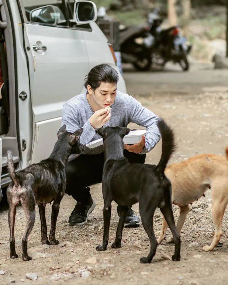 刷屏!史上最帅和尚火了!他到底是谁?新加坡10个最帅的男人表示不服