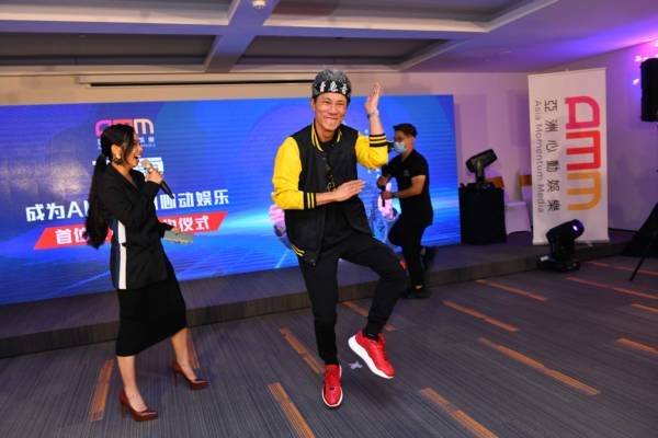 风水轮流转！王雷终于站C位 送梁志强两个字xia suay