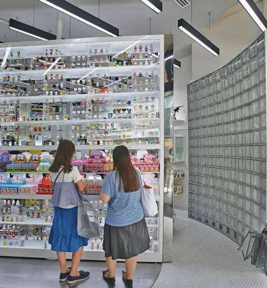 POP MART泡泡玛特东南亚首间官方旗舰店于Funan Mall正式开张