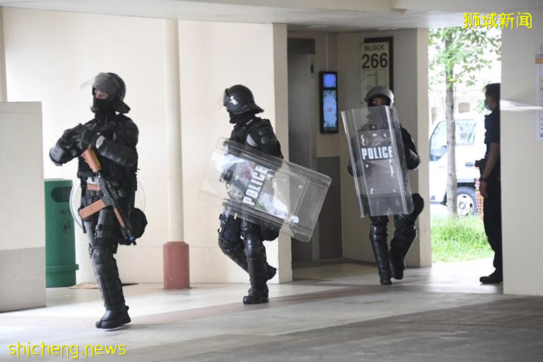 妇女闹跳楼 民众忘疫情 群聚围观