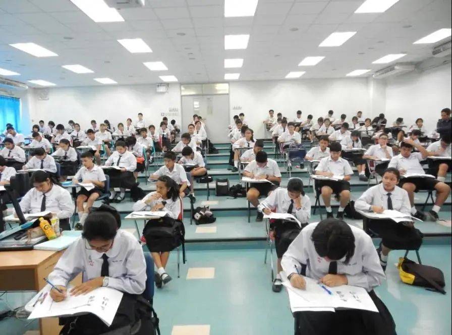 【新加坡留学】没有高考成绩也能上大学？这三个途径就可以让你摸到梦校门槛