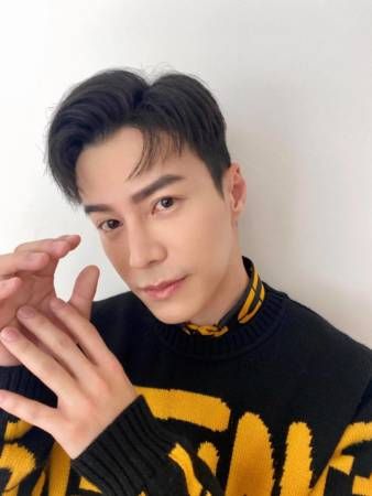 难忘一个人中国过圣诞 王冠逸破例吃杯面雪糕 爽！