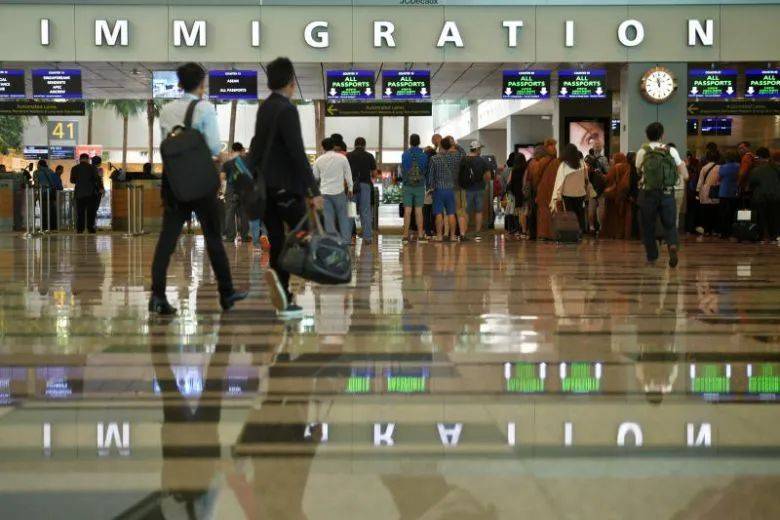 新加坡对中国旅客开放边境，入境检测阴性则免隔离，超详细入境攻略来了