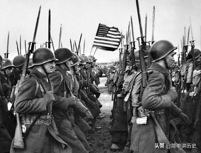 二战照片：1942年新加坡沦陷时，约有5万英国士兵被日军俘虏