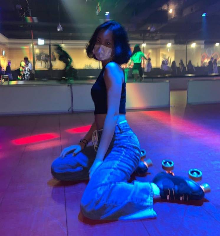 新加坡最大室内旱冰场 “HiRoller” ！💈80、90后的青春、复古迪斯科 + 边滑边蹦迪💃🏻🕺🏻