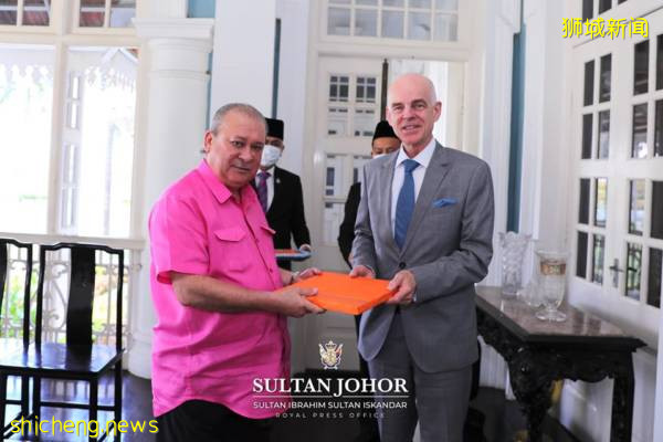 王宫很热闹 苏丹接见荷兰大使 狮城最高专员