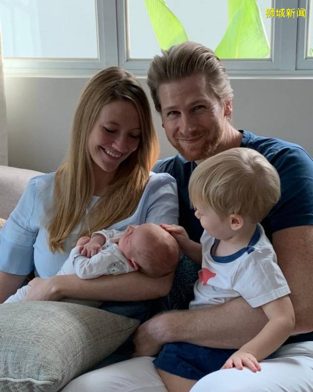 一周两婴儿在德士上诞生‧一司机：开车八年首次遇到喜事