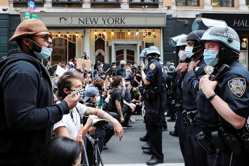 20200603-Police vs civilians Reuters.jpg