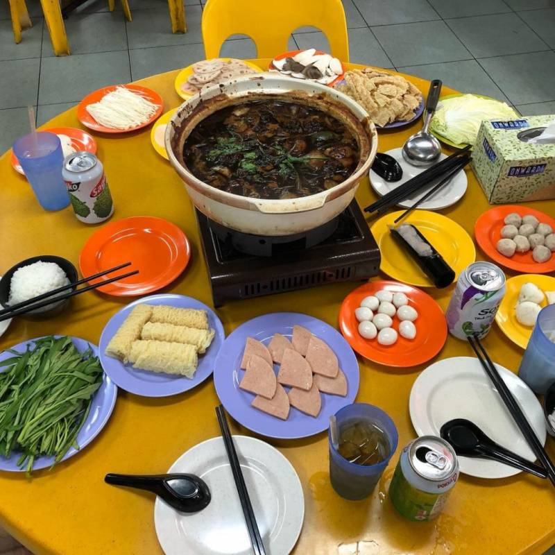 食阁里的平民美食“奇香鸡煲”正宗好味道！招牌鸡煲特色汤头、秘制调料👍 一锅两吃超下饭