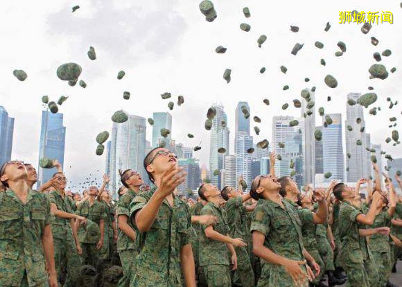 太难了！新加坡大学毕业生求职6个月，最后竟去超市上货