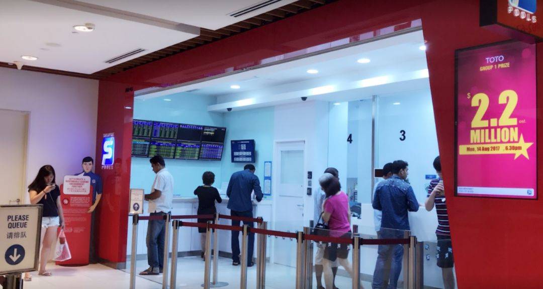 前天!新加坡多个商店大排500米长队,他们瓜分了1000多万新币