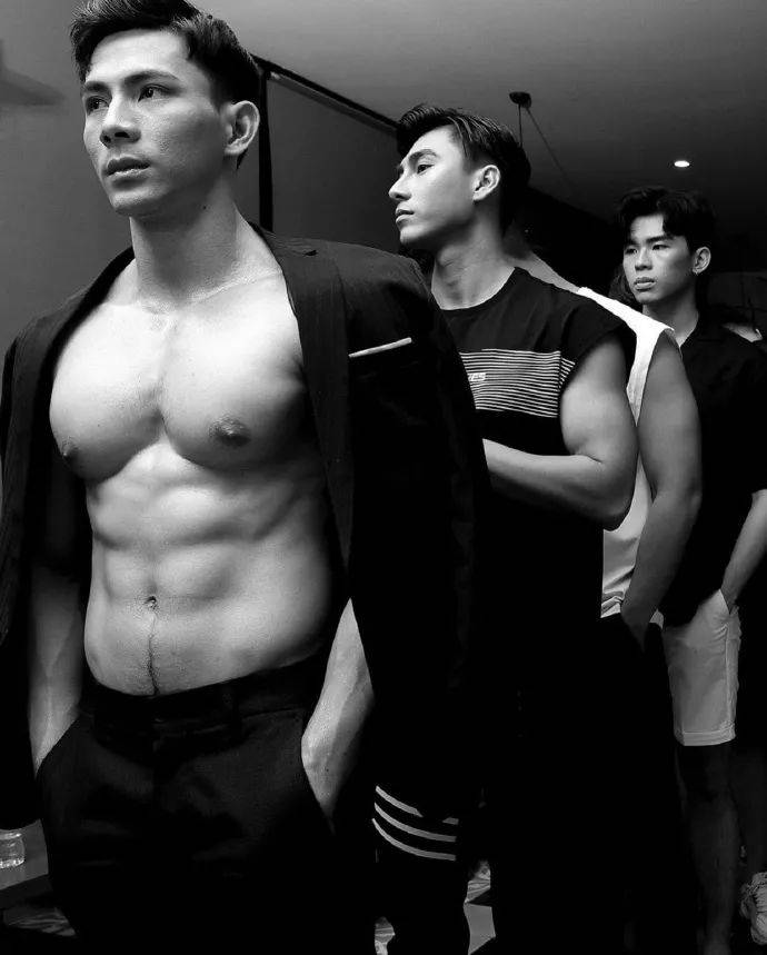 刷屏!史上最帅和尚火了!他到底是谁?新加坡10个最帅的男人表示不服