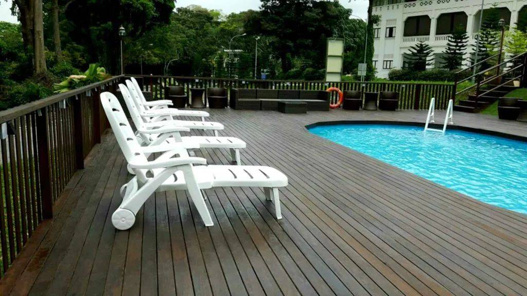 最新报告！今年，新加坡至少15万人离开，1万多家店倒闭