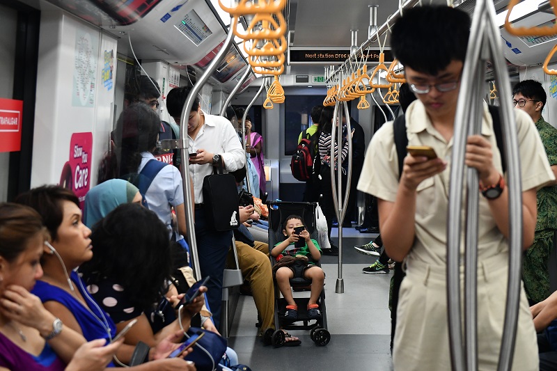 Mobile phone usage on MRT - ST.jpg