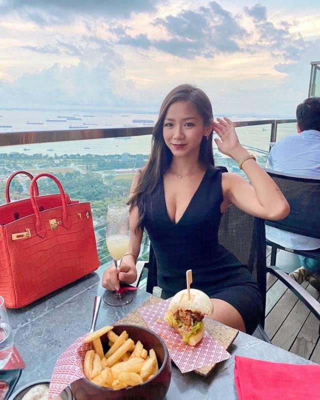 滨海湾金沙空中酒吧，晚餐新据点🍽 11月促销，人均S$25，体验味觉视觉双重愉悦