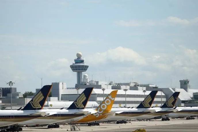 全球航空业陷冰河期：香港国泰航空断臂求生，新加坡航空削4300人占总员工两成