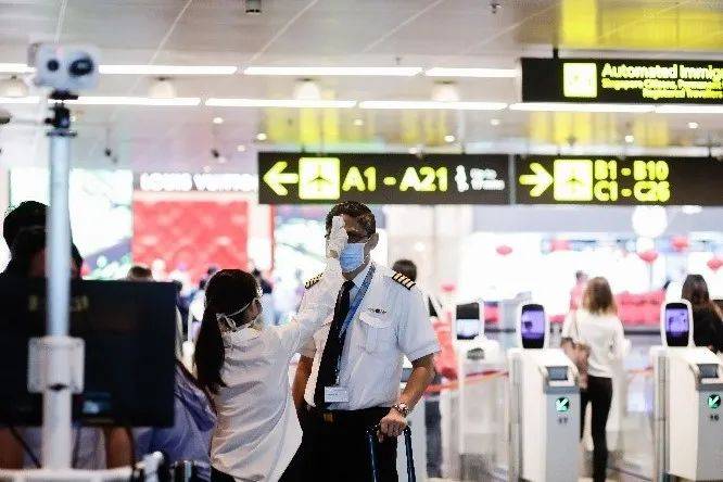 两名世卫专家飞武汉前在新加坡检测出抗体阳性，无法满足双阴性证明，将留在新加坡进行后续检测