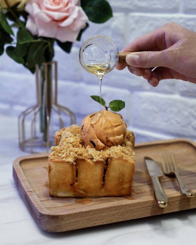 “泰幸福”开到凌晨的泰式甜点！装潢很网红，甜品很泰式！最接近泰国的美味