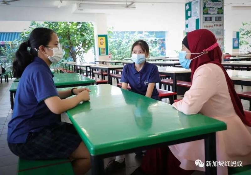 华语马来语会话课在新加坡校内推行15年　不能只为了与摊贩沟通