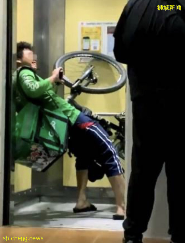 送餐员电梯内 人仰车翻 姿势搞笑 顾客施援