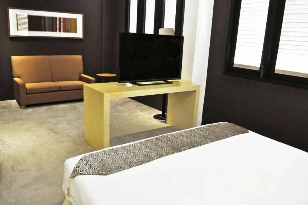 最新报告！今年，新加坡至少15万人离开，1万多家店倒闭