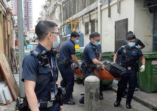 “血男”惨死餐馆厨房 警出示照片寻可疑男