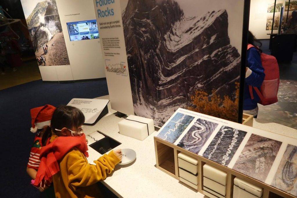 增广见闻去👣科学馆Earth Live地球展览🌍悬空漂浮地球、AR沙箱投影,展出亮点逐个看✨