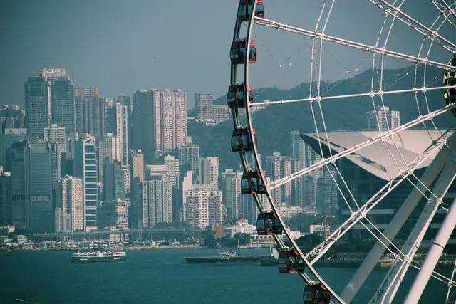 为什么越来越多香港富豪选择投资新加坡