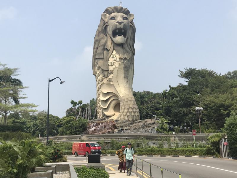 20190924-merlion with two big fangs.jpg