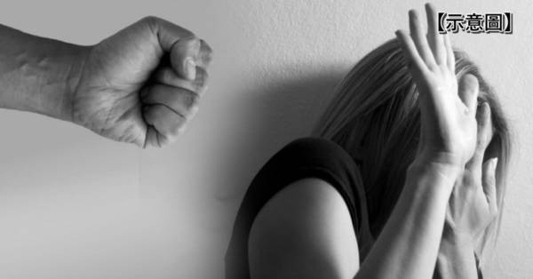 妻子拒绝一起回家 莽夫当街扯头发 还打伤德士司机