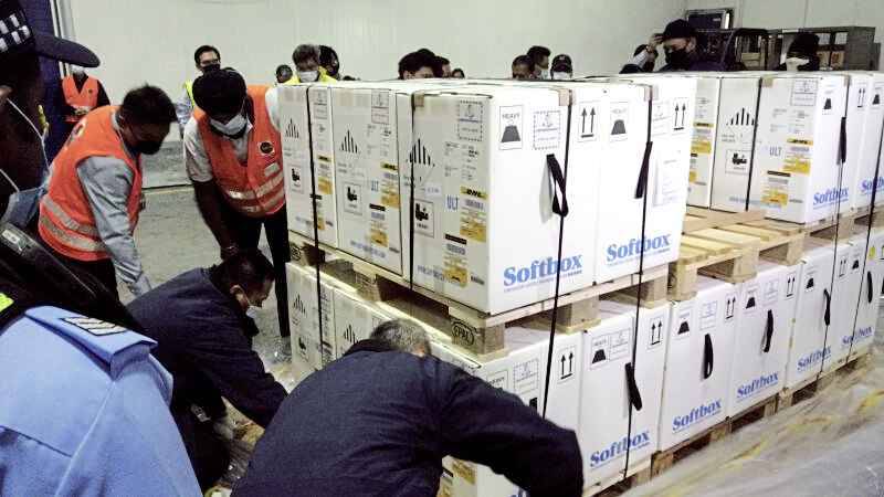 首批冠病疫苗到手 狮城人最快周末接种