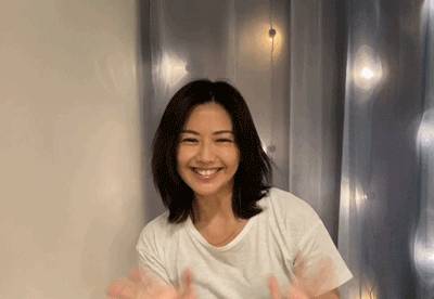 孙燕姿出道20周年直播上热搜，凌乱头发、素颜微笑、满满回忆