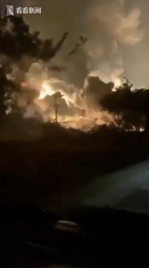 印尼炼油厂凌晨发生爆炸居民尖叫逃离 火势5公里外可见