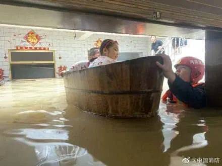 千万人受灾！多国被洪水席卷！澳洲海景房失守，日本就像灾难片