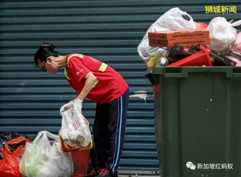 住在组屋的你，可曾主动认识过Susan阿姨这样的清洁工人