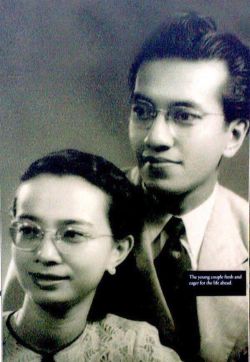 Young-Mahathir-Mohamad-and-Siti-Hasmah.jpg