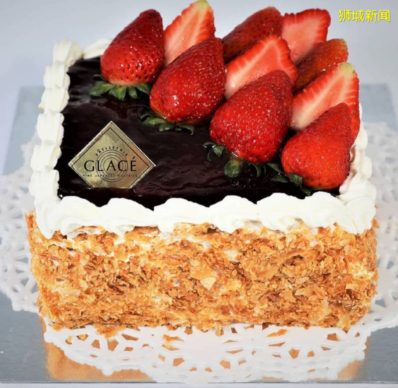 让狮城压抑的生活中，添上草莓的的色彩