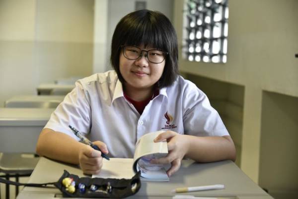 应考前接丧父噩耗女生化悲愤为力量 考特优成绩