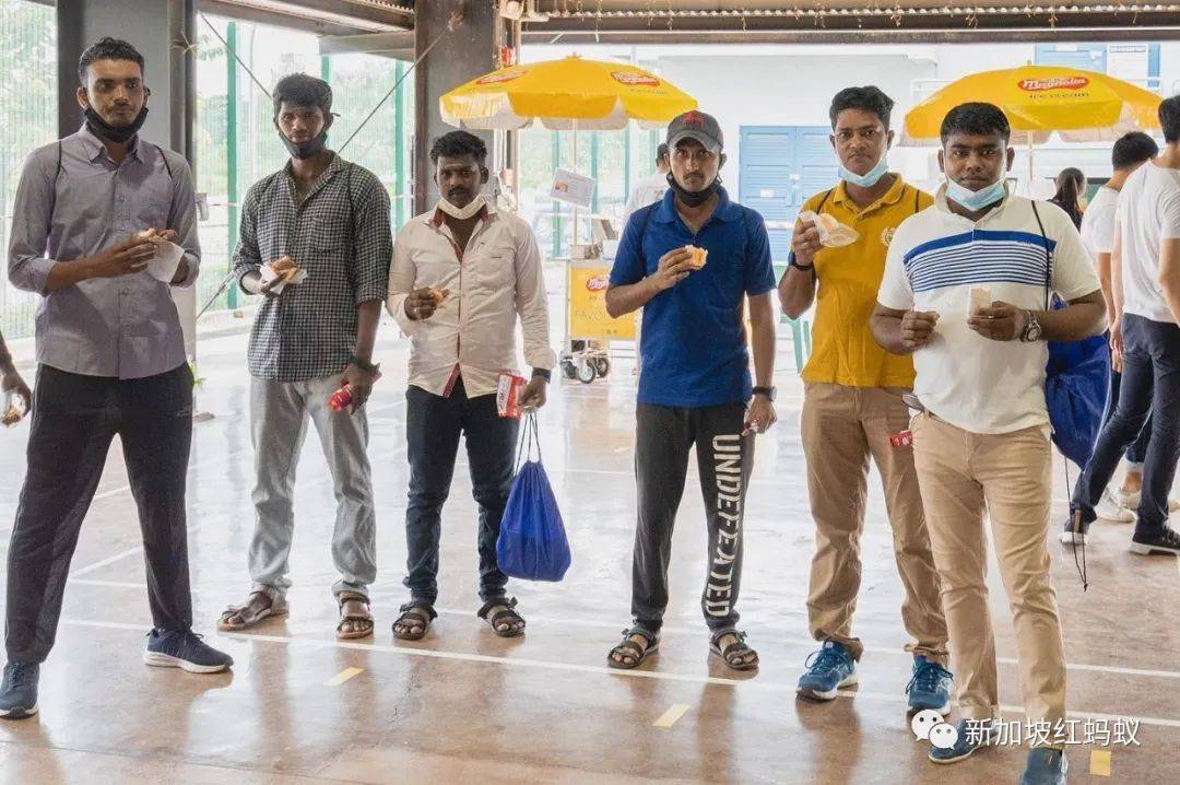 新加坡人力部打温情牌，佳节与义工团体携客工游车河一解思乡情