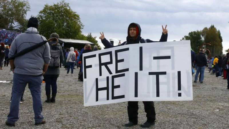 再次封城！德国、法国刚刚宣布！英国意大利一团乱！新加坡又危险了？