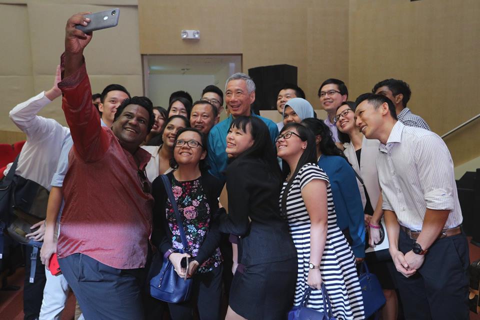 PM lee NDR wefie.jpg