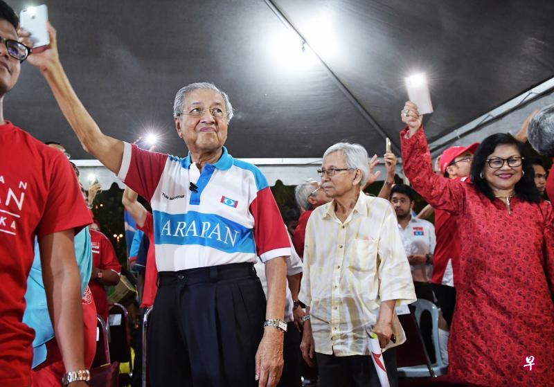 2018-05-09 mahathir-daim-rafidah ST.jpg