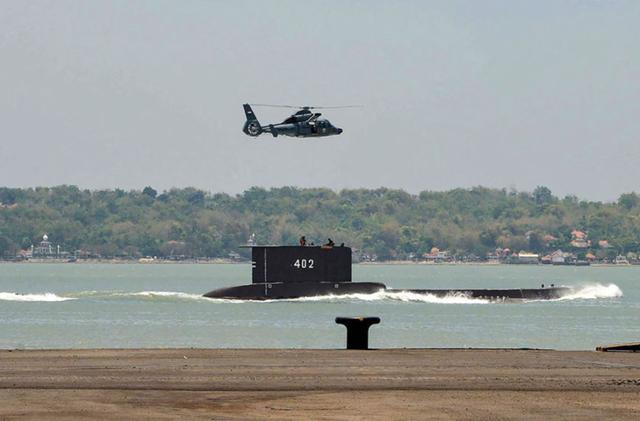 印尼海军潜艇失联 尹卓：出现燃油泄漏痕迹不排除是潜艇指示位置的自救行为