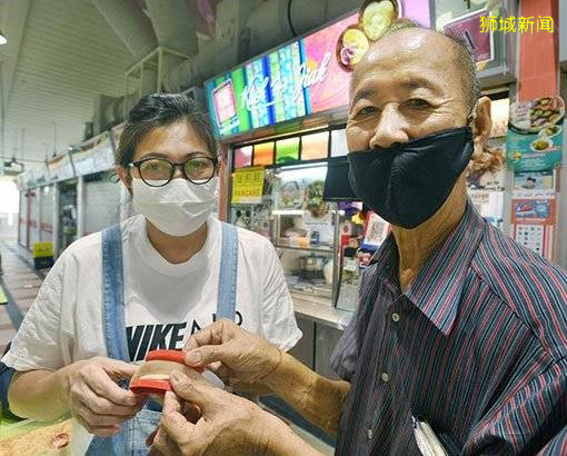 10年来搬8次档口 七旬伯坚持梦想卖面煎粿