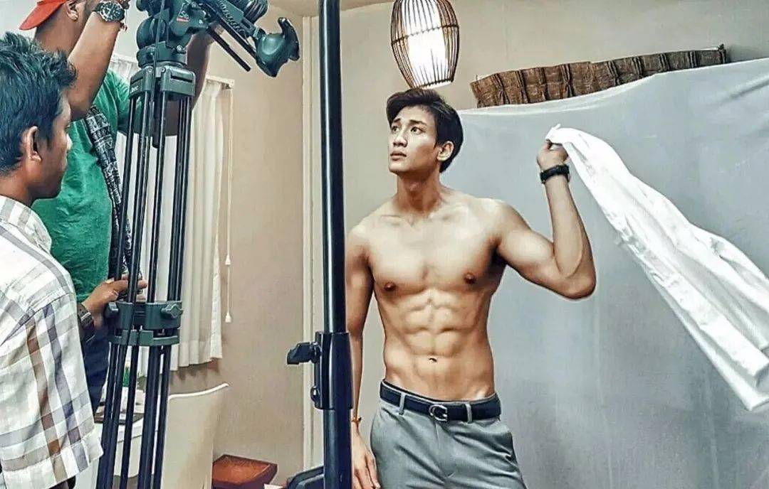 刷屏!史上最帅和尚火了!他到底是谁?新加坡10个最帅的男人表示不服