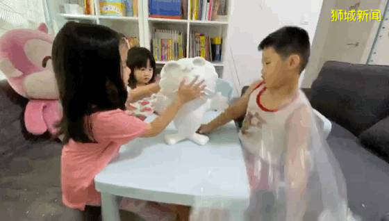 新加坡总统和明星都爱他，超多小朋友求合照、抱抱，是谁