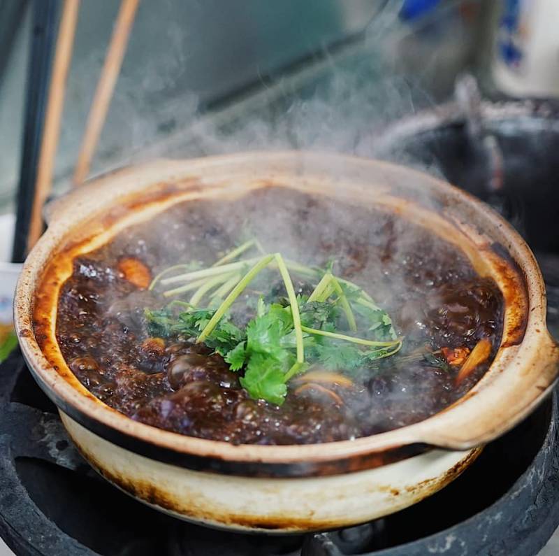 食阁里的平民美食“奇香鸡煲”正宗好味道！招牌鸡煲特色汤头、秘制调料👍 一锅两吃超下饭