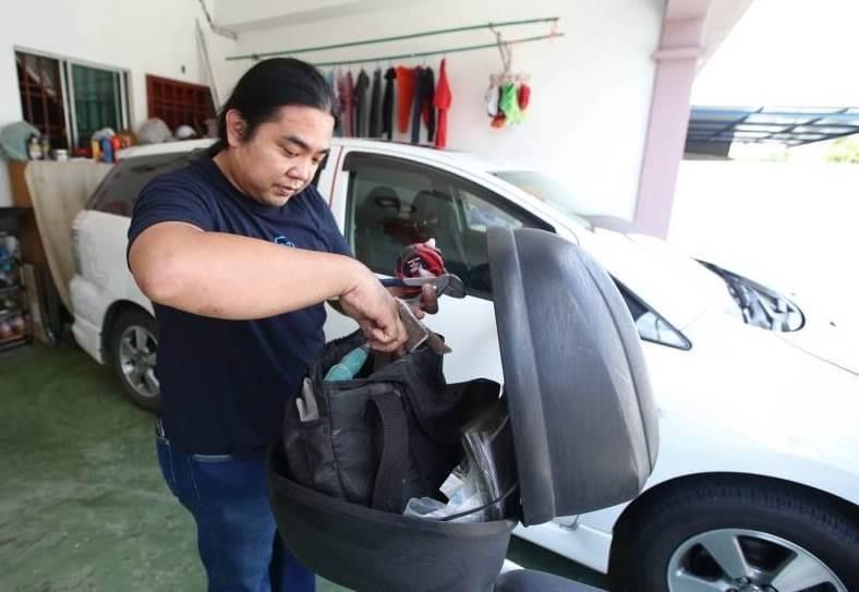 当了20年越堤族，他们终于放弃1：3的兑换率