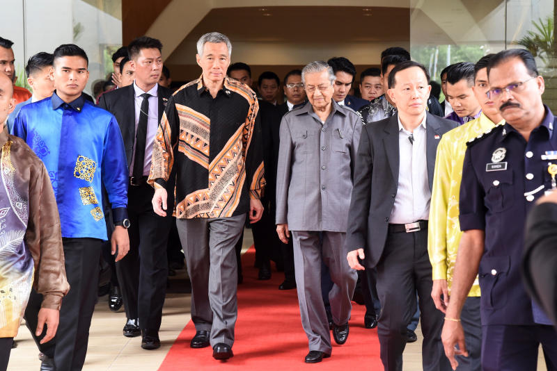 210518 PM lee and Mahathir 2.jpg