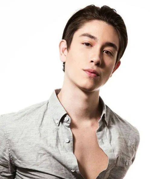 刷屏!史上最帅和尚火了!他到底是谁?新加坡10个最帅的男人表示不服